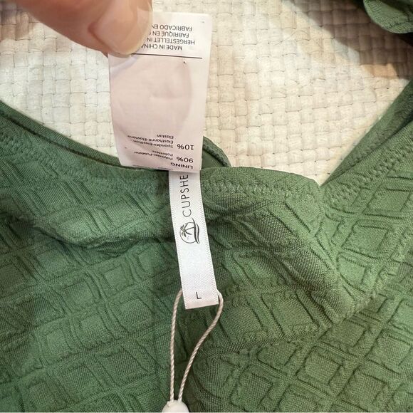 Cupshe Scalloped Trim One Piece Bathing Suit NWT! - Picture 6 of 8